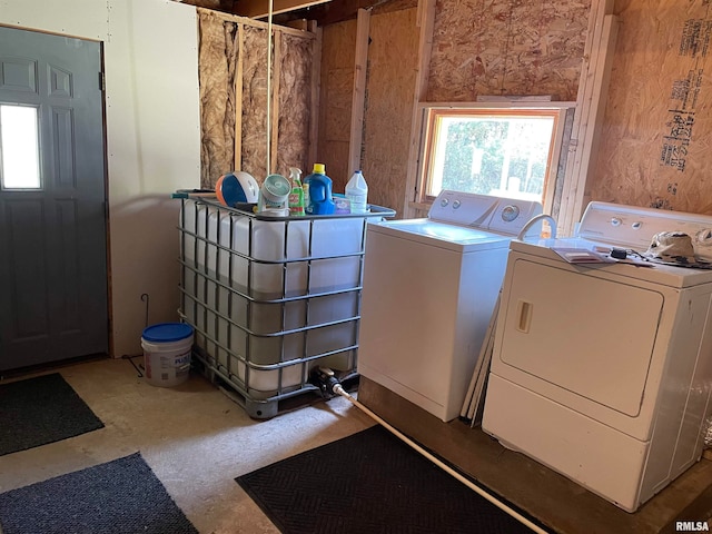 laundry room with washing machine and dryer