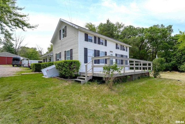 view of front facade featuring a front lawn