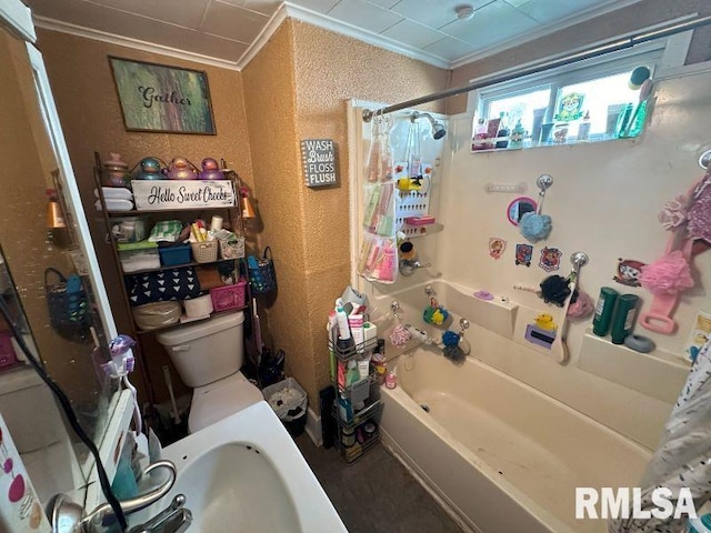 bathroom featuring toilet, ornamental molding, and shower / bath combo