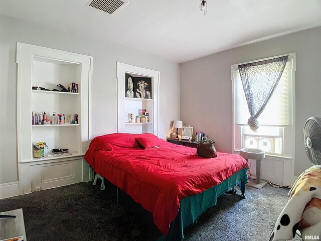 bedroom featuring carpet floors