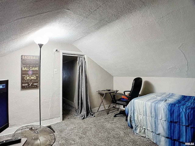 bedroom featuring a textured ceiling, lofted ceiling, and carpet flooring