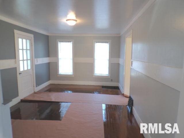 empty room with crown molding