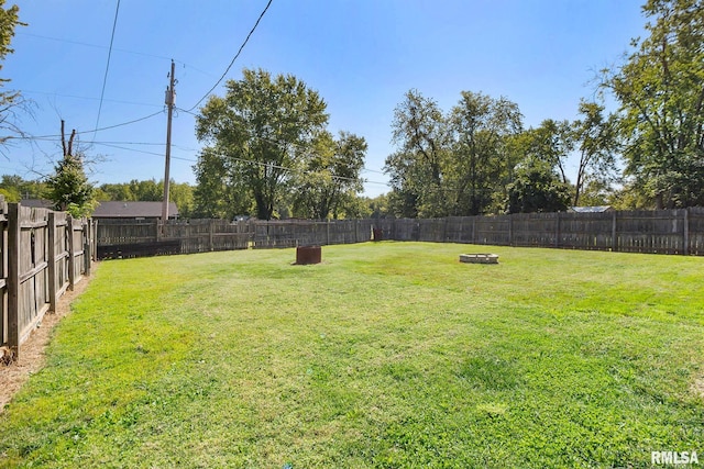 view of yard featuring an outdoor fire pit