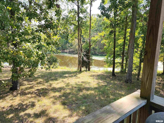 view of yard featuring a water view