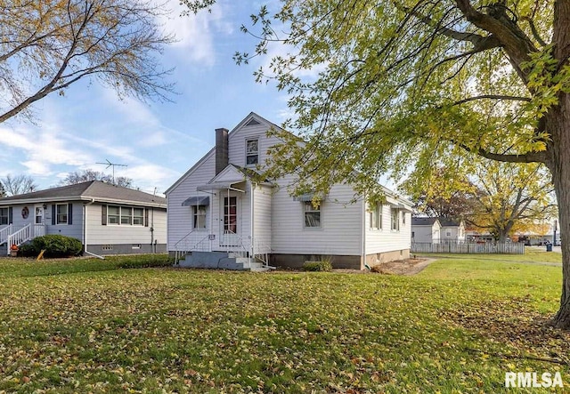 view of front of property with a front lawn