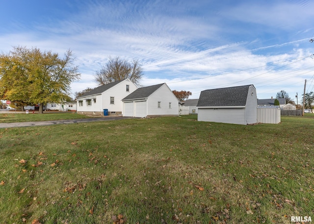 view of yard with a storage shed