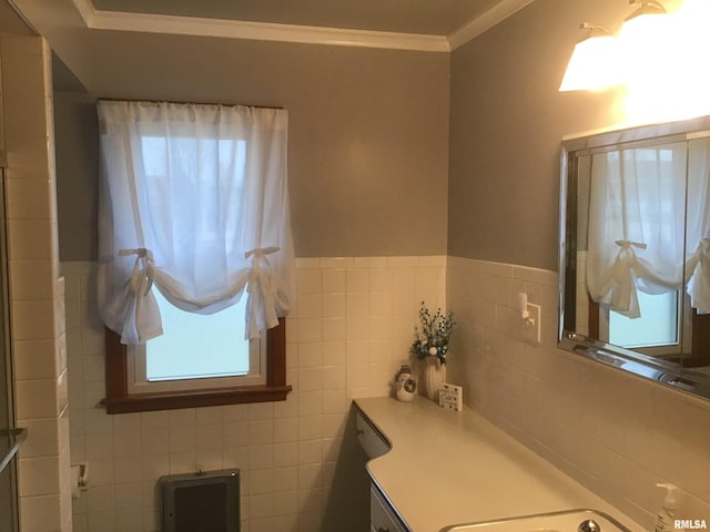 bathroom featuring crown molding and tile walls