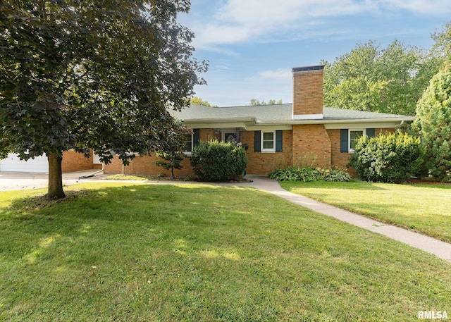 single story home featuring a front yard