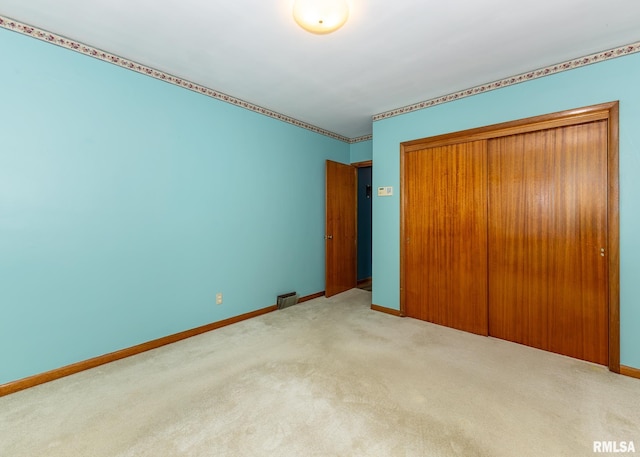 unfurnished bedroom with carpet flooring and a closet