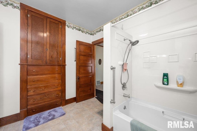 bathroom with shower / bathtub combination