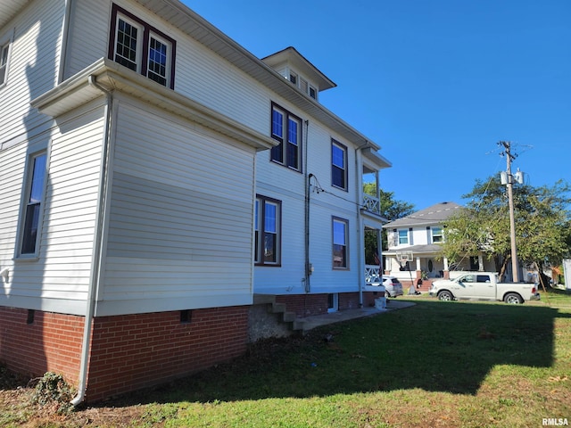 view of side of property with a lawn