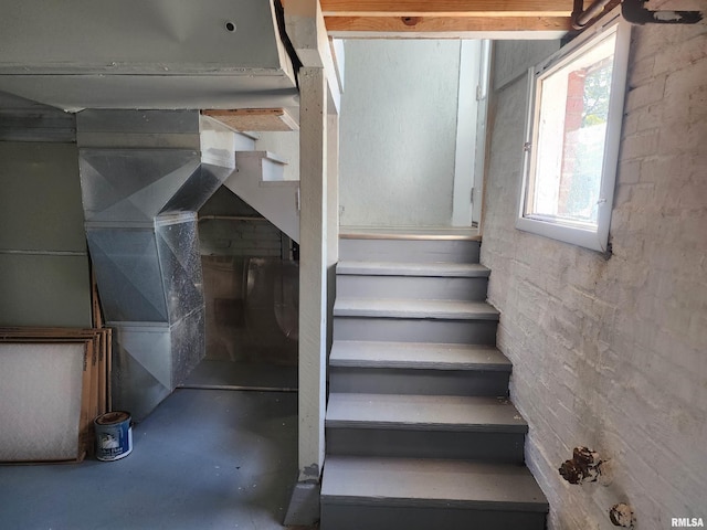 staircase featuring concrete floors