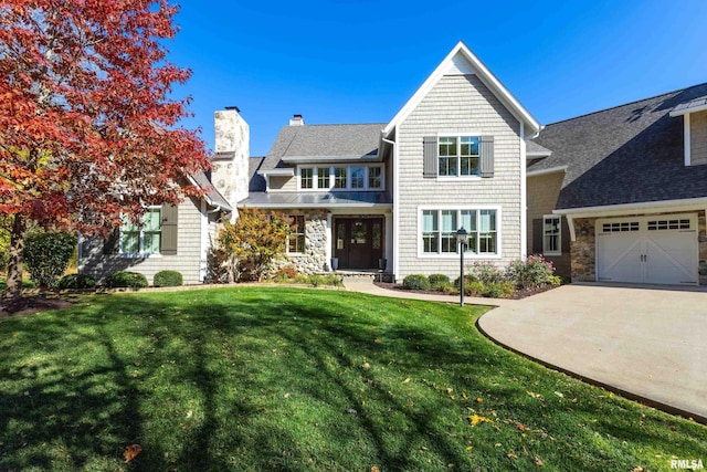 view of front of house featuring a front lawn