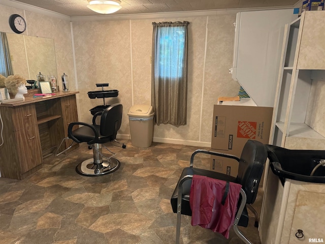 bathroom featuring crown molding