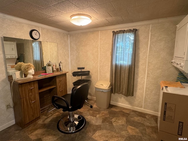 bathroom featuring crown molding