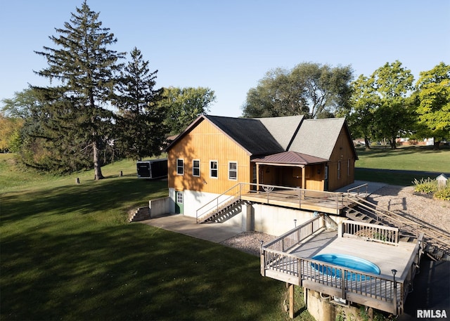 back of house featuring a lawn