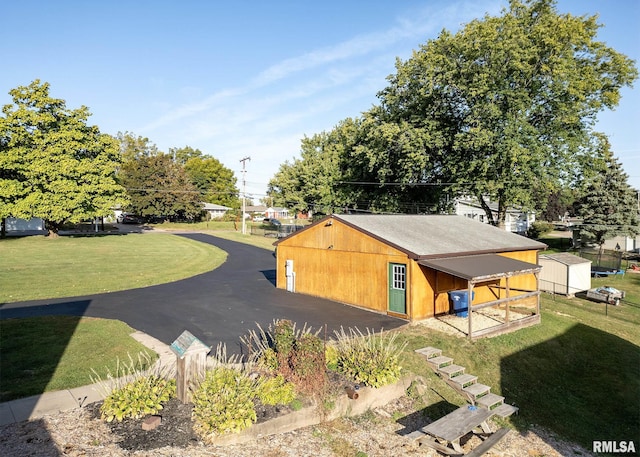 view of outdoor structure with a yard