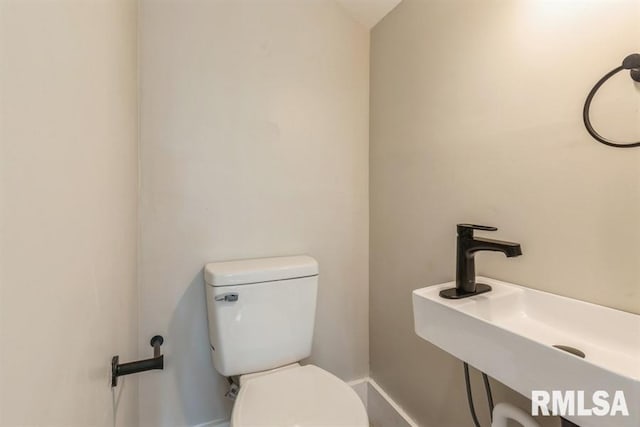 bathroom featuring sink and toilet