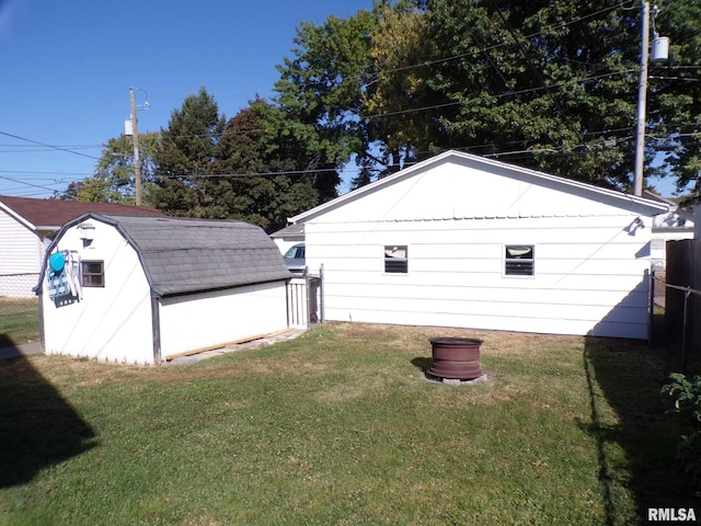 view of yard with a storage unit