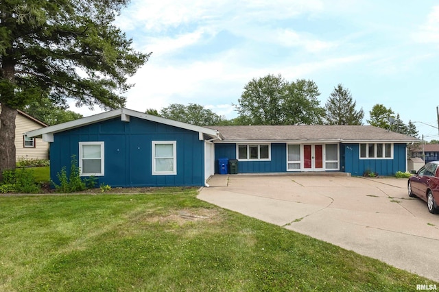 ranch-style house featuring a front yard