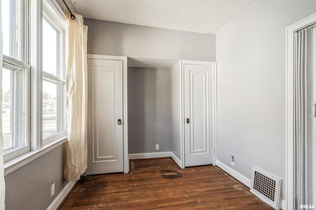 full bathroom featuring tile patterned flooring, vanity, shower / tub combo with curtain, and toilet