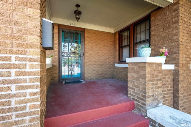 doorway to property with covered porch