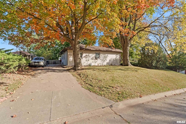 view of front of home with a front lawn