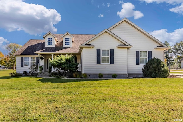 view of front of house featuring a front lawn