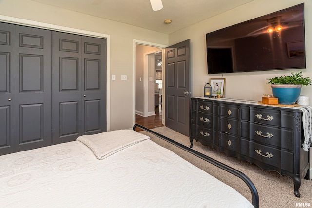 bedroom with carpet flooring, ceiling fan, and a closet