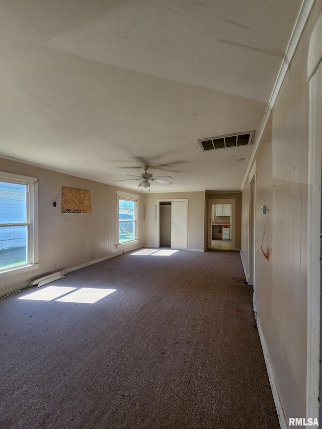 carpeted empty room featuring ceiling fan