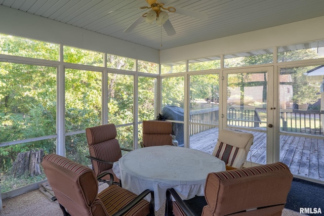 sunroom / solarium with ceiling fan