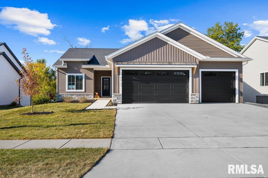 craftsman-style home featuring a garage and a front yard