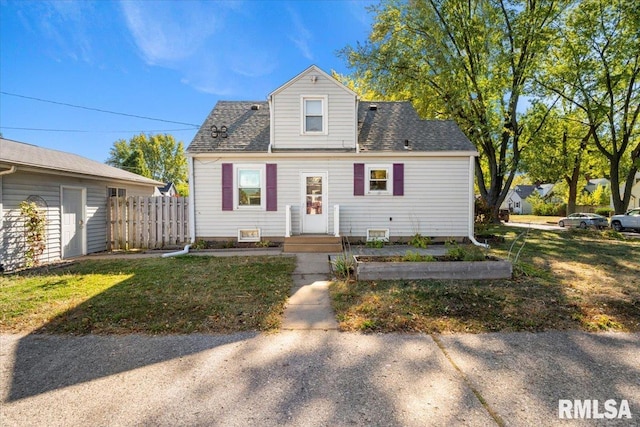 view of front of house featuring a front lawn