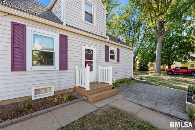 entrance to property featuring a patio area