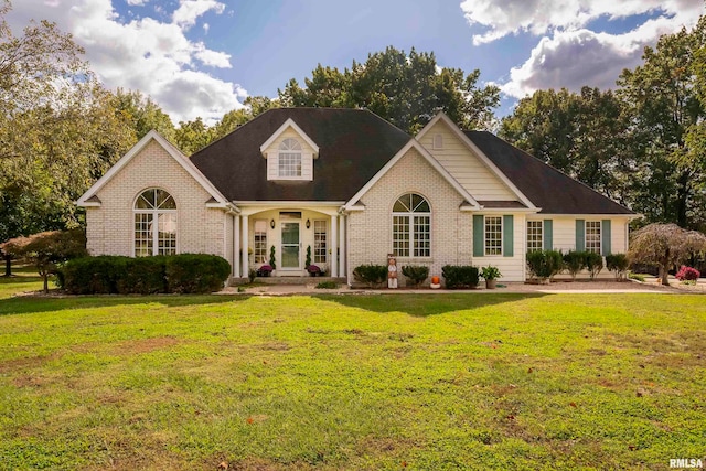 view of front of home with a front lawn