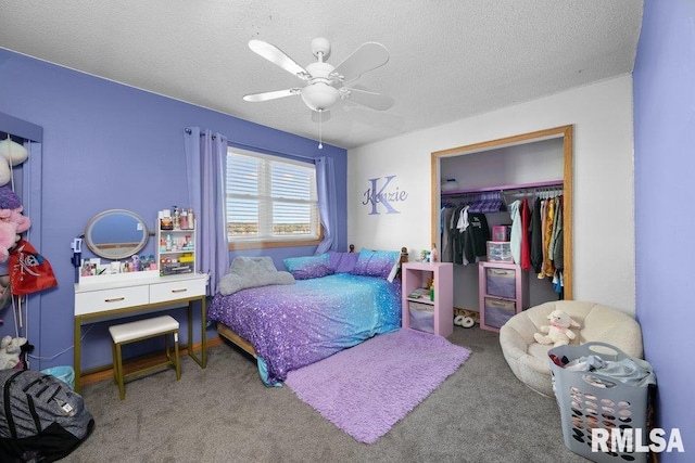 bedroom with a textured ceiling, carpet flooring, a closet, and ceiling fan