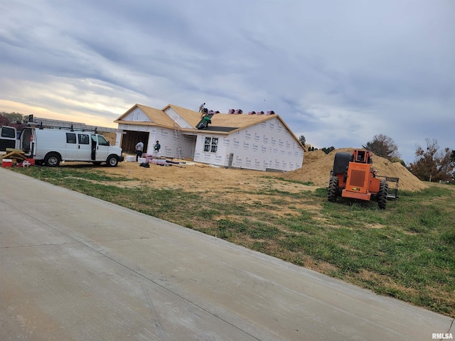 view of front of home with a front yard