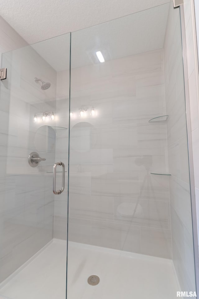 941 9th Ave N, Clinton, IA 52732 - bathroom with a stall shower