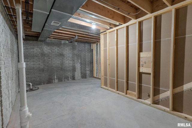 941 9th Ave N, Clinton, IA 52732 - view of unfinished below grade area
