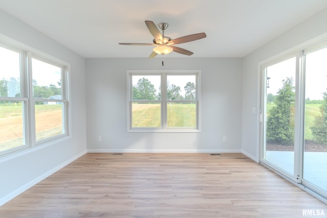 941 9th Ave N, Clinton, IA 52732 - unfurnished room with plenty of natural light, light wood finished floors, and ceiling fan