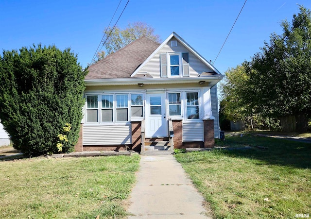 view of front of property with a front lawn