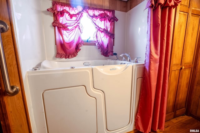 laundry area featuring hardwood / wood-style floors