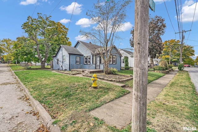 bungalow-style house featuring a front lawn and covered porch