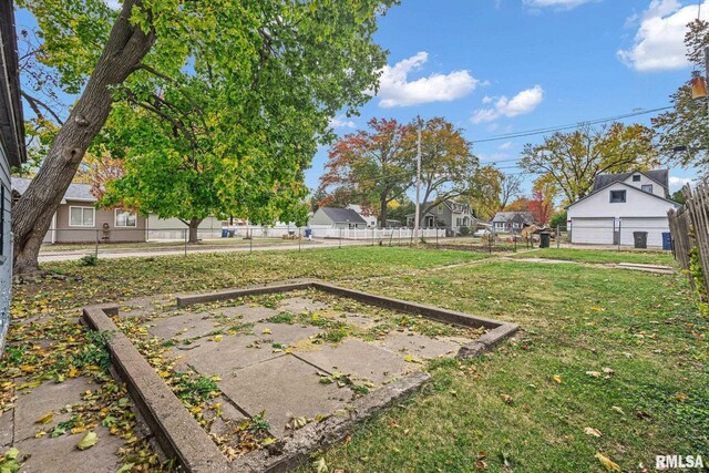 235 W 32nd St, Davenport, IA 52803 - view of yard featuring a residential view and a vegetable garden
