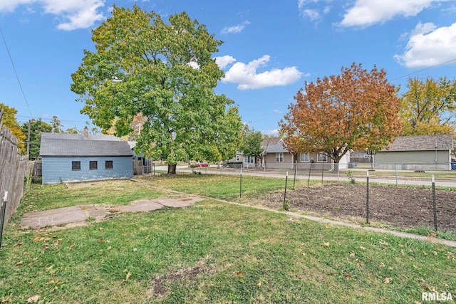 235 W 32nd St, Davenport, IA 52803 - view of yard