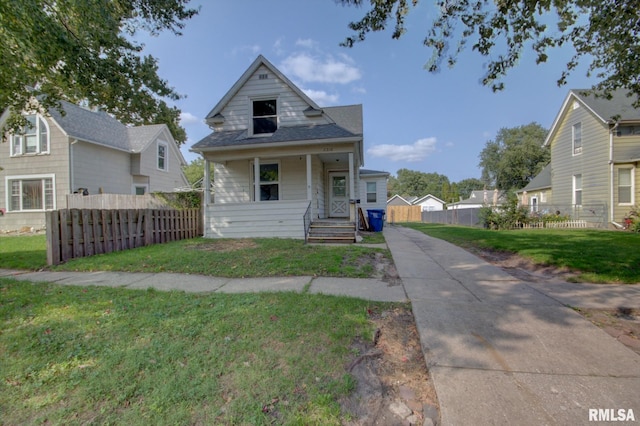 2312 W 1st St, Davenport, IA 52802 - view of front facade with a porch
