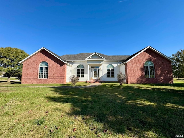 single story home featuring a front lawn