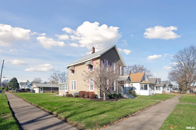 view of side of property featuring a lawn