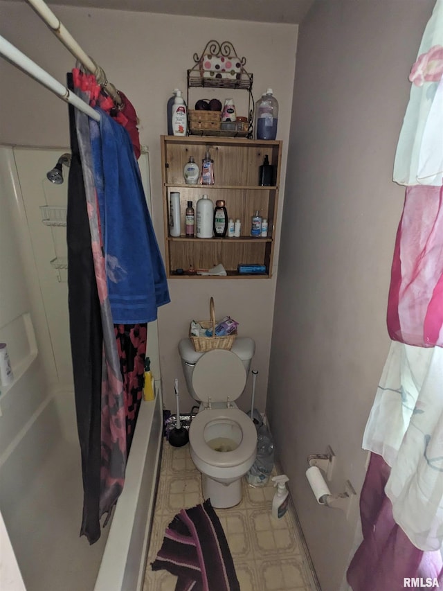 bathroom with toilet and shower / tub combo with curtain