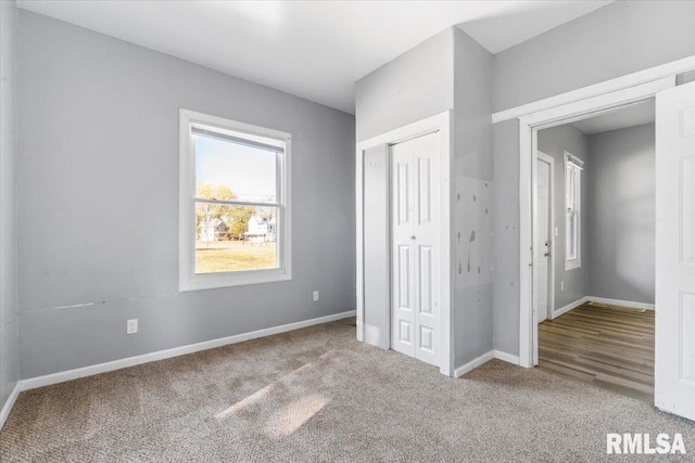 unfurnished bedroom with carpet flooring and a closet